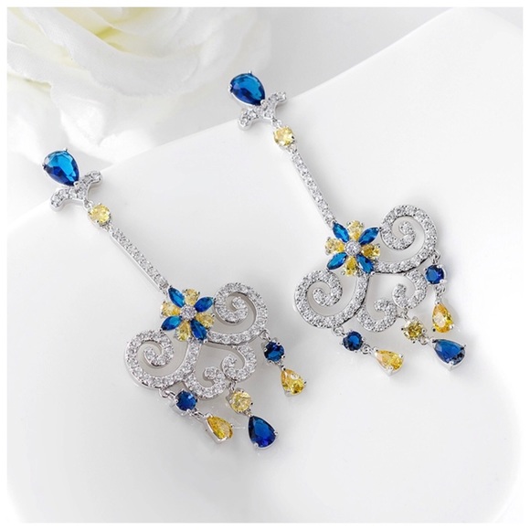 💕 Swarovski Crystals The Laelyah Long Chandelier Earrings - Picture 2 of 7